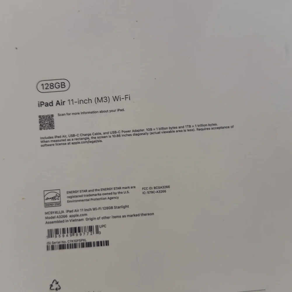 iPad Air 11-inch (M3) empty box